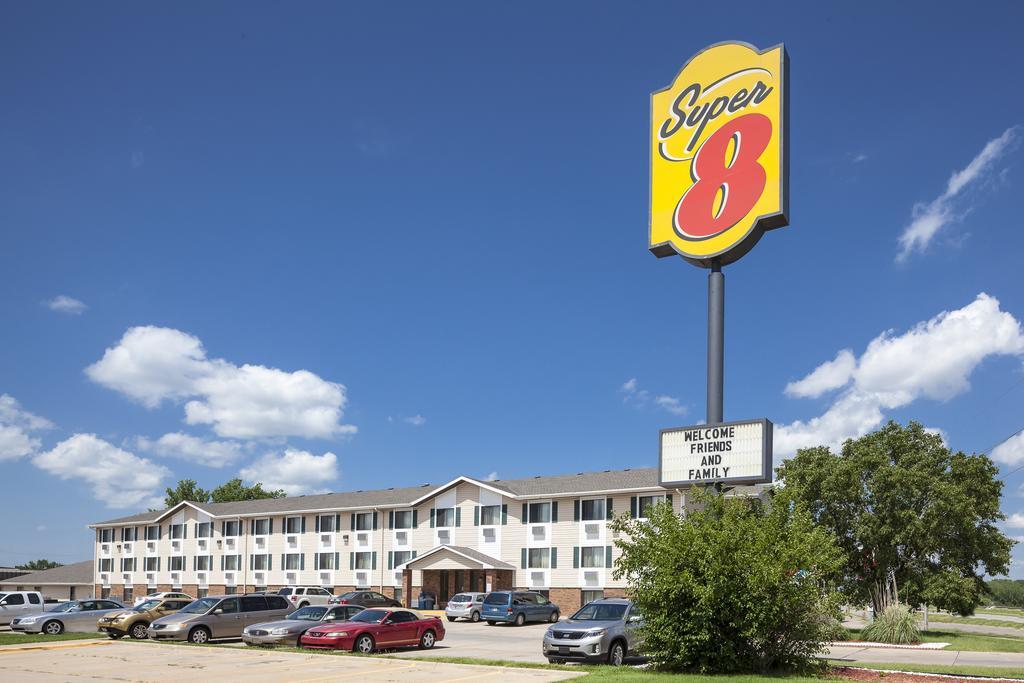 Super 8 By Wyndham Manhattan Ks Zewnętrze zdjęcie